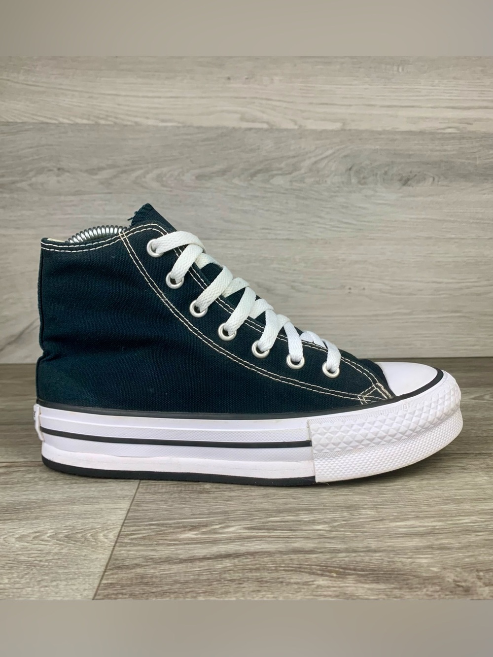 Kids/Girls Youth Canvas Converse Chuck Taylor Platform sneakers size 2.5
